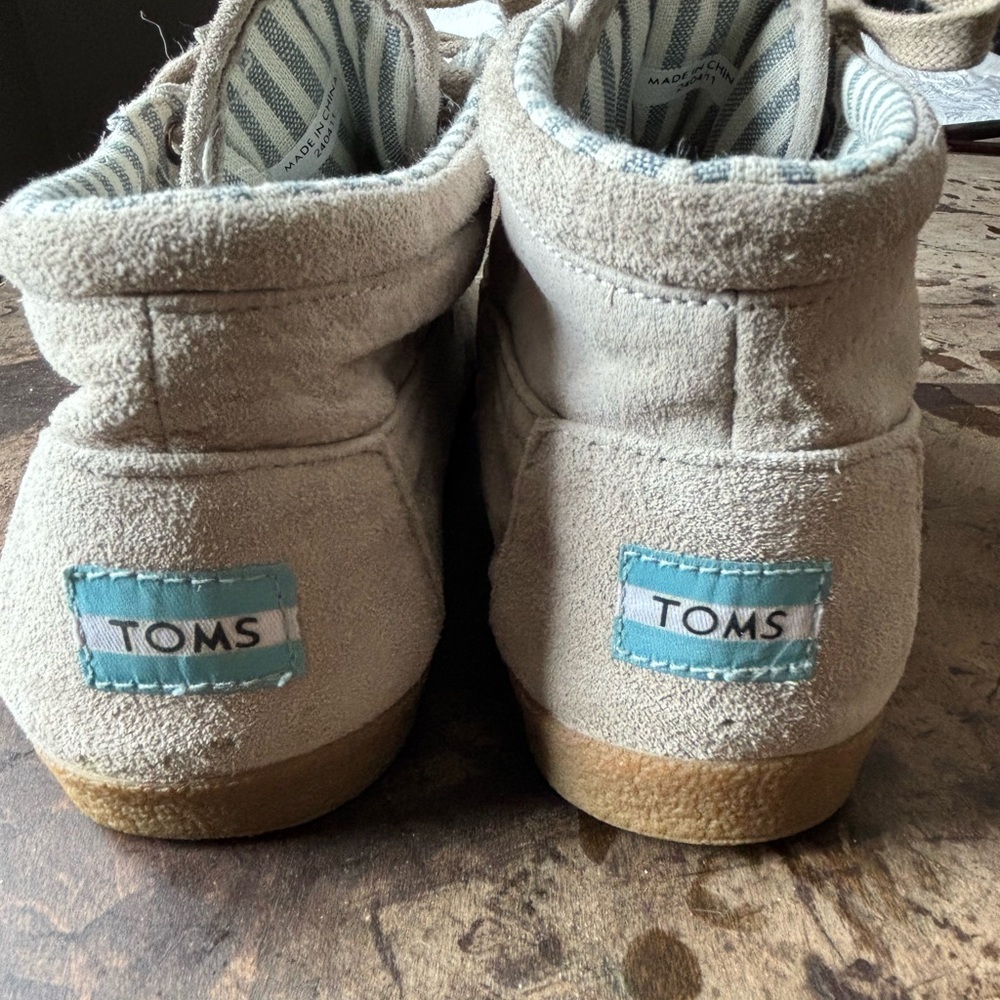 Toms lace-up ankle boots. Women’s